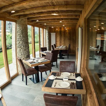 Les Montagnards Szálloda 3*