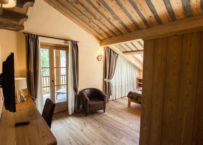 Отель Les Montagnards 3*